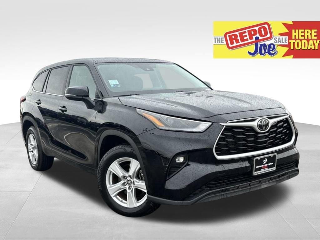 used 2024 Toyota Highlander car, priced at $35,888
