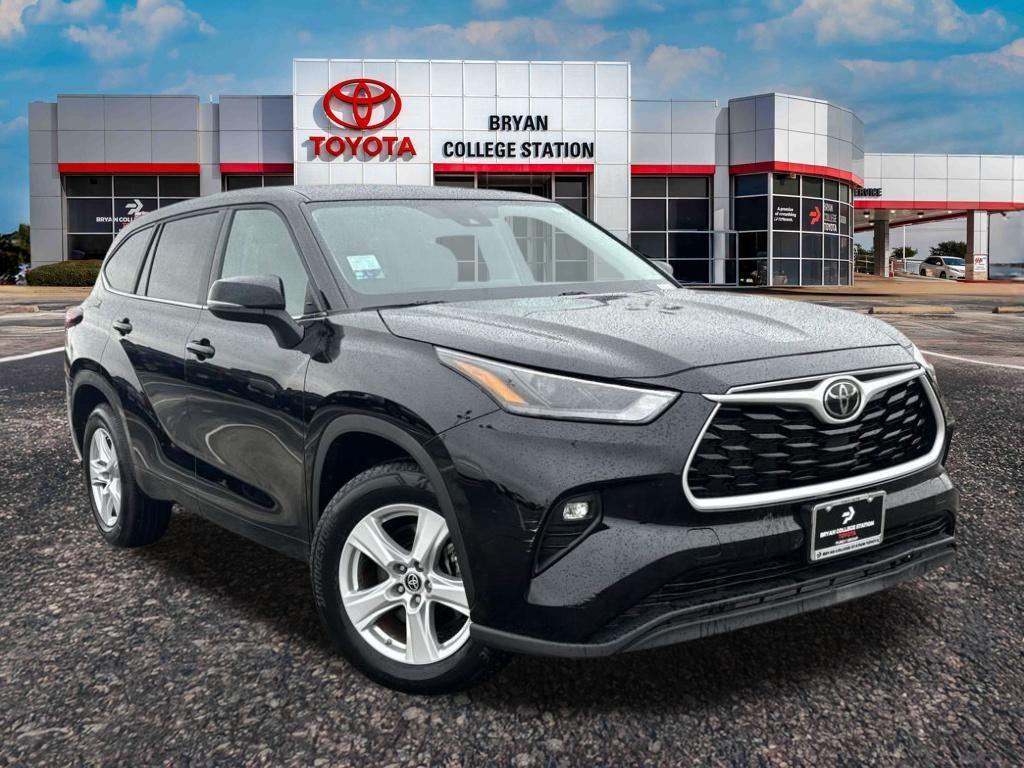 used 2024 Toyota Highlander car, priced at $35,888
