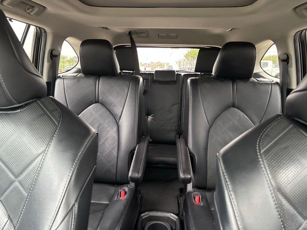 used 2022 Toyota Highlander car, priced at $33,068