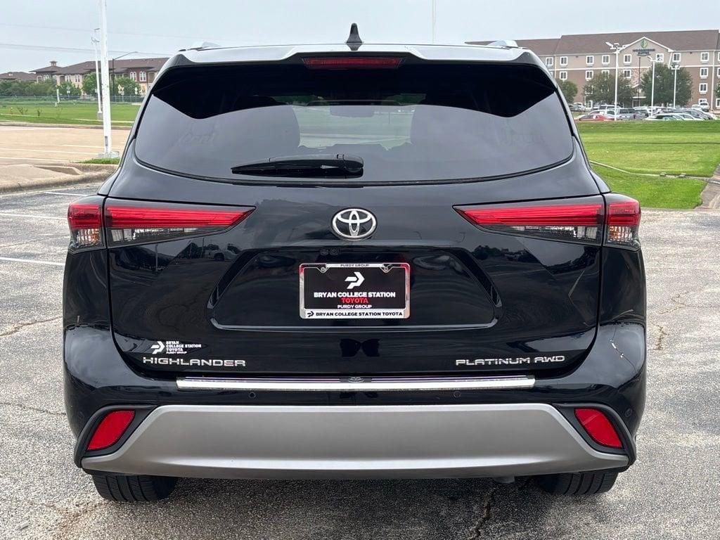 used 2022 Toyota Highlander car, priced at $38,704