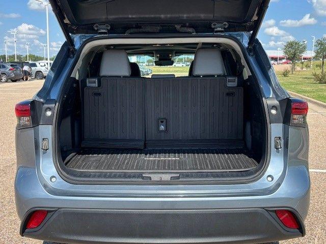 used 2023 Toyota Highlander car, priced at $35,991