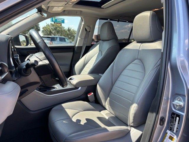 used 2023 Toyota Highlander car, priced at $35,991