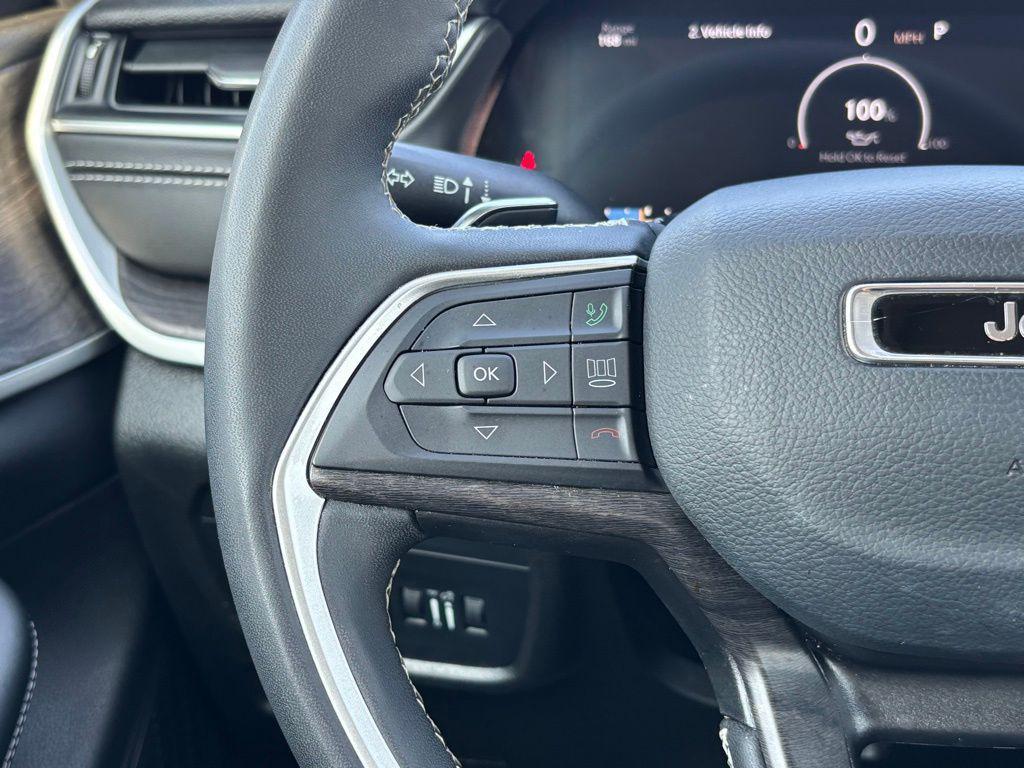 used 2024 Jeep Grand Cherokee car, priced at $29,254
