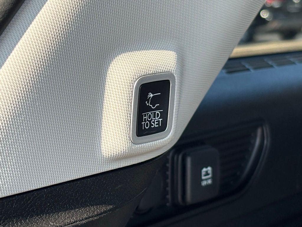 used 2024 Jeep Grand Cherokee car, priced at $29,254