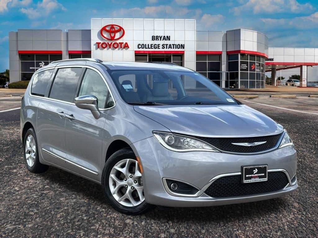 used 2020 Chrysler Pacifica car, priced at $21,965