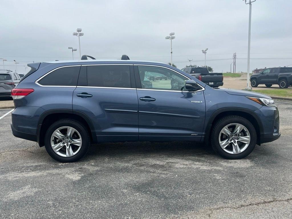 used 2018 Toyota Highlander Hybrid car, priced at $27,340