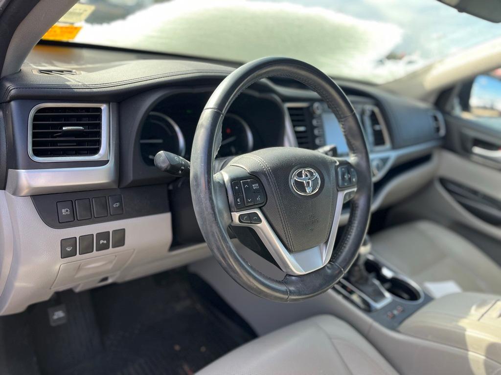 used 2018 Toyota Highlander Hybrid car, priced at $28,981