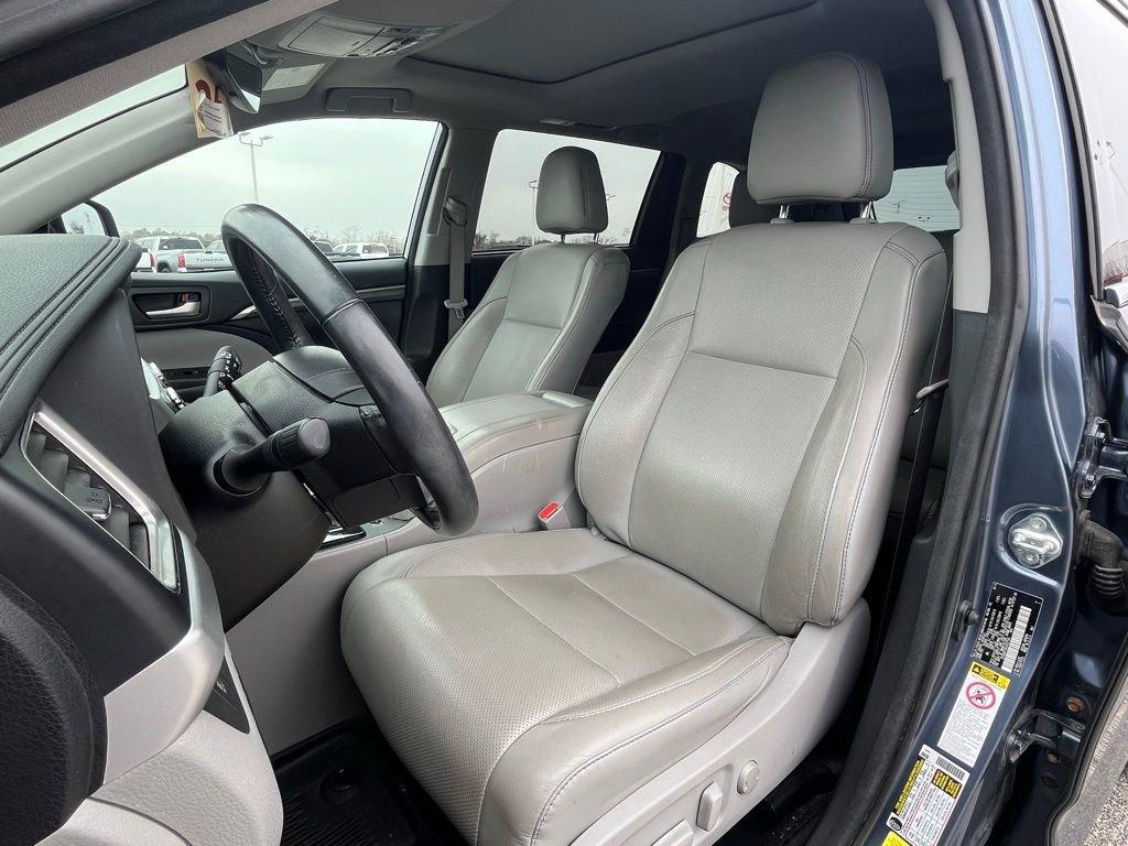 used 2018 Toyota Highlander Hybrid car, priced at $27,340