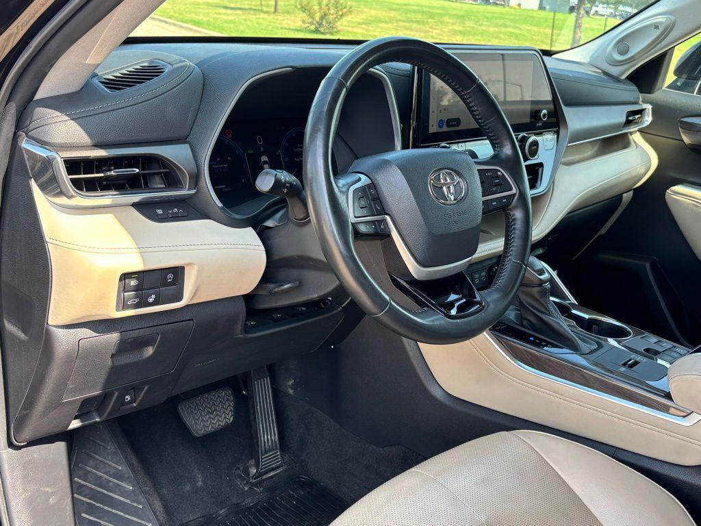 used 2023 Toyota Highlander car, priced at $37,375