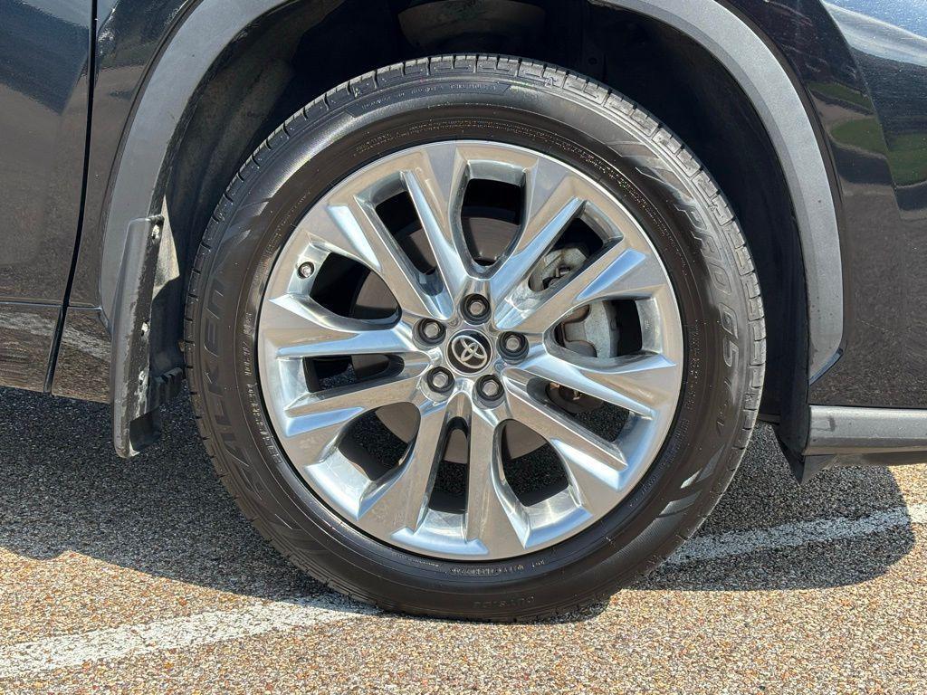 used 2023 Toyota Highlander car, priced at $37,375