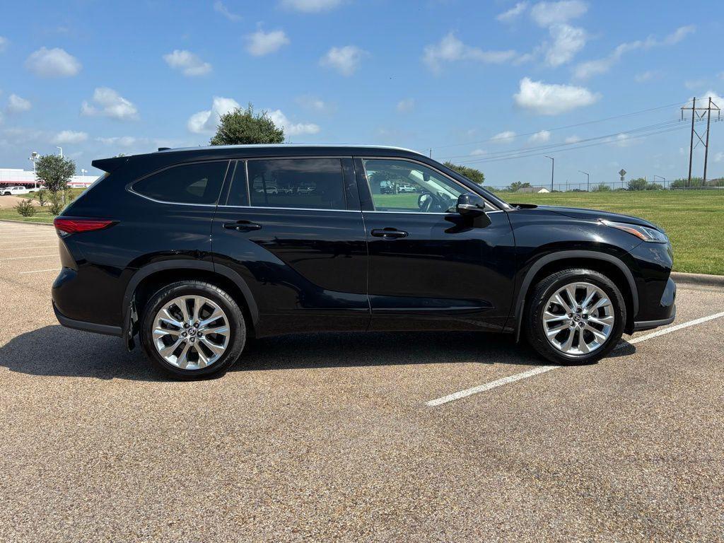 used 2023 Toyota Highlander car, priced at $35,088