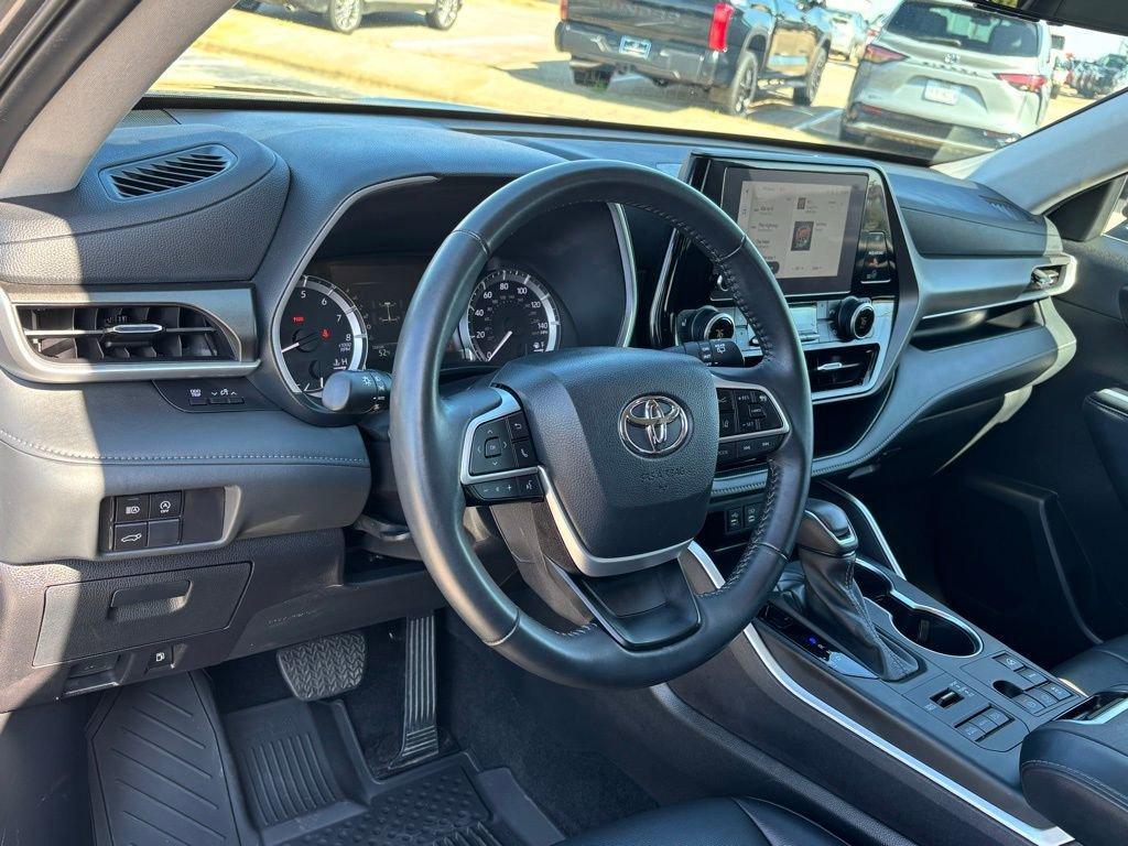 used 2024 Toyota Highlander car, priced at $41,387