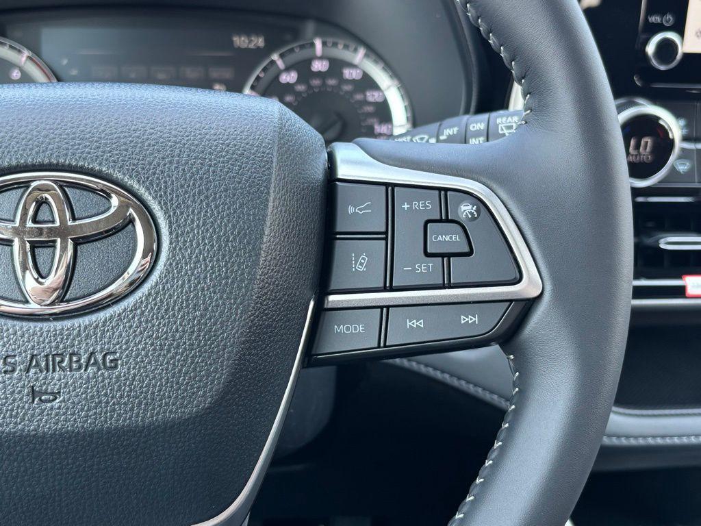 new 2025 Toyota Highlander car, priced at $44,991