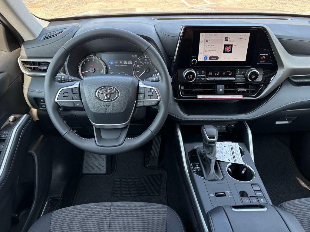 new 2025 Toyota Highlander car, priced at $44,991