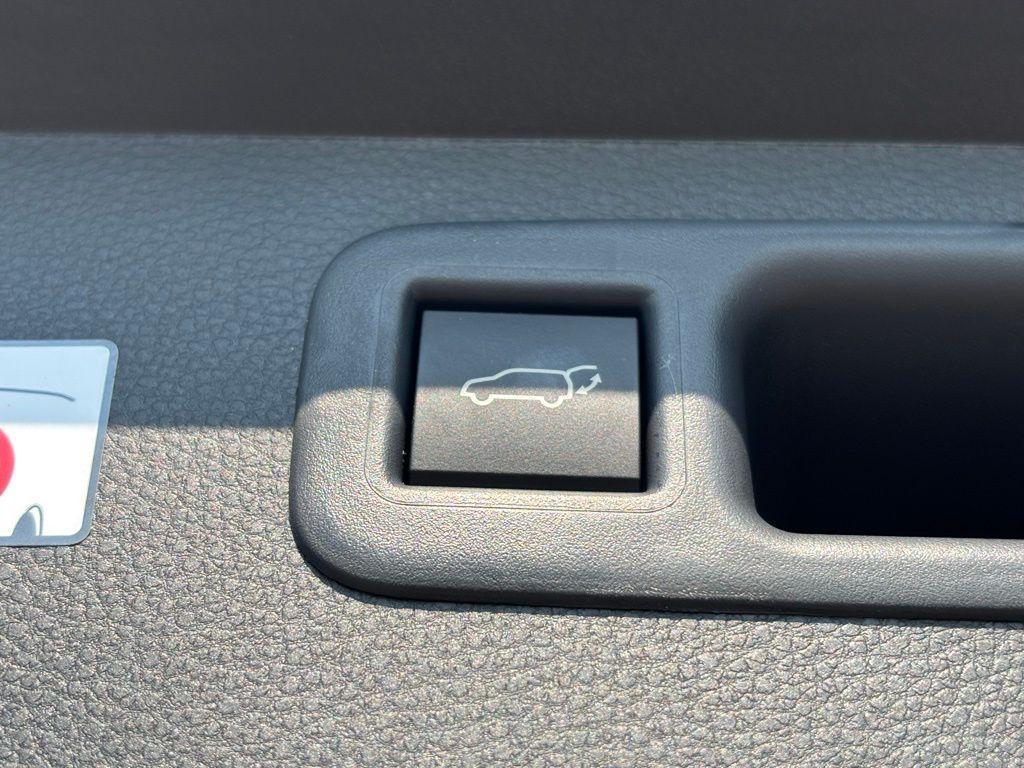 new 2025 Toyota Highlander car, priced at $44,991
