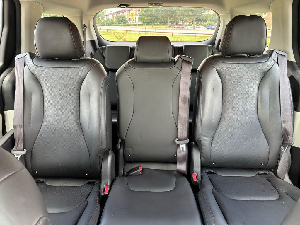used 2022 Kia Carnival car, priced at $24,888