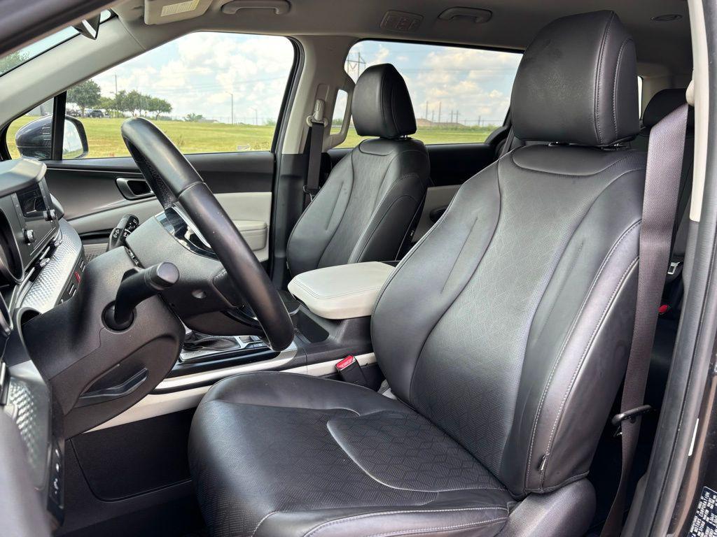 used 2022 Kia Carnival car, priced at $24,888