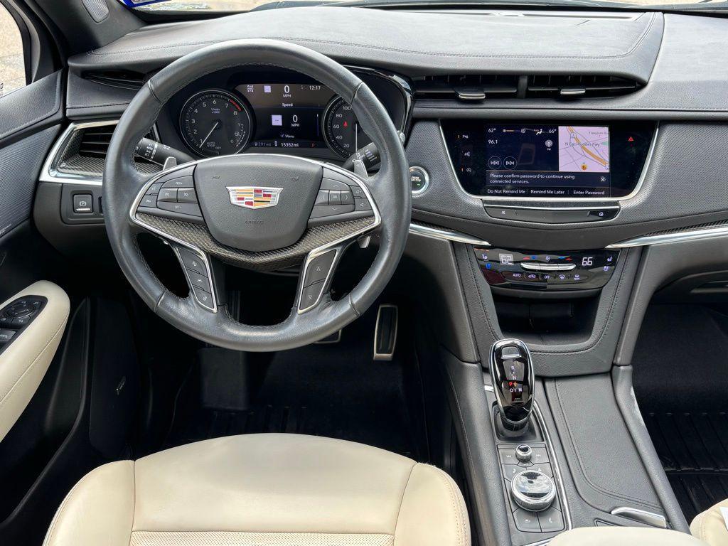 used 2022 Cadillac XT5 car, priced at $38,991