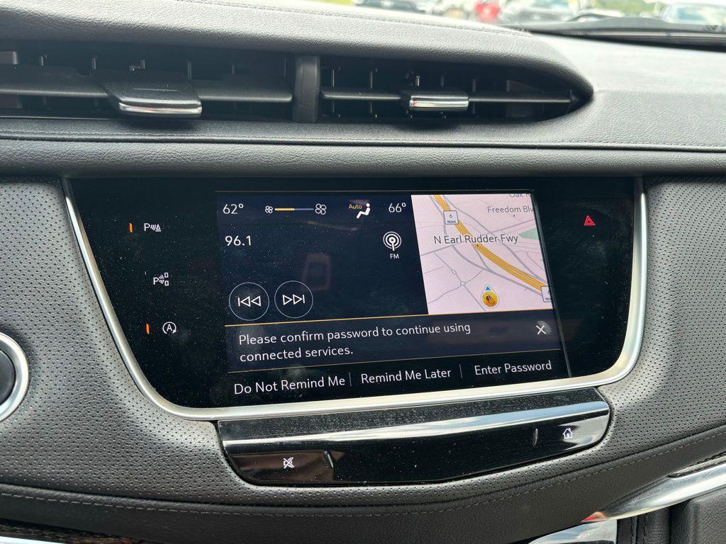 used 2022 Cadillac XT5 car, priced at $38,991