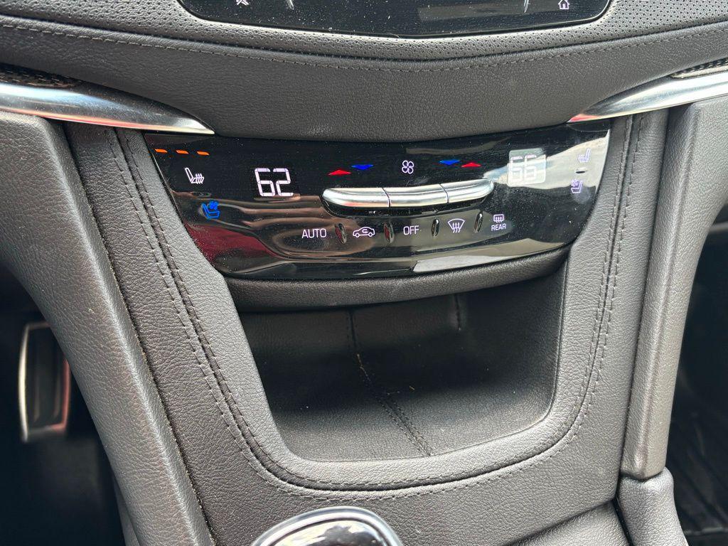 used 2022 Cadillac XT5 car, priced at $38,991