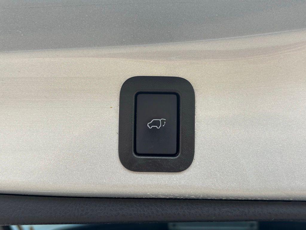 used 2019 Toyota Highlander car, priced at $19,487