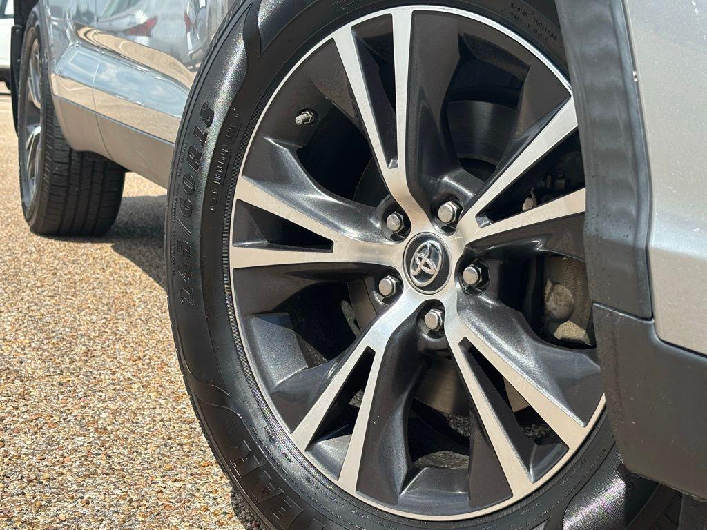used 2019 Toyota Highlander car, priced at $19,487