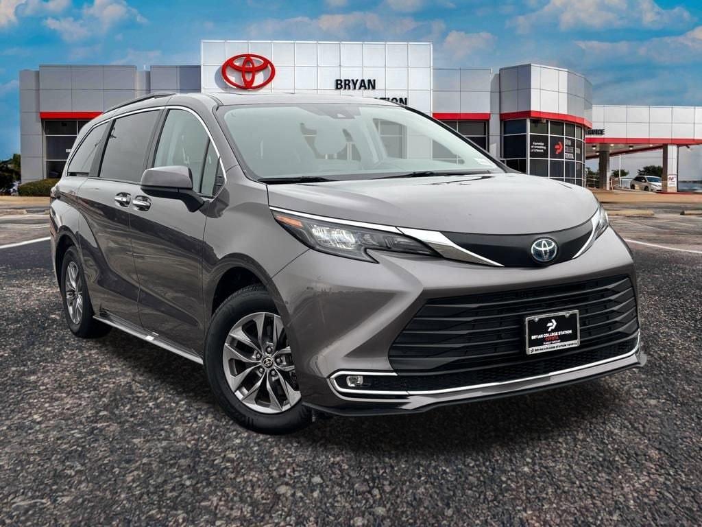 used 2024 Toyota Sienna car, priced at $43,098