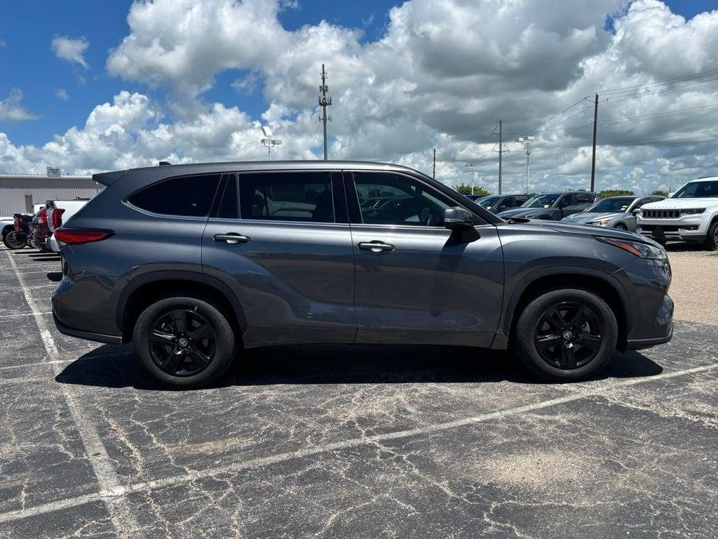 used 2020 Toyota Highlander car, priced at $24,991