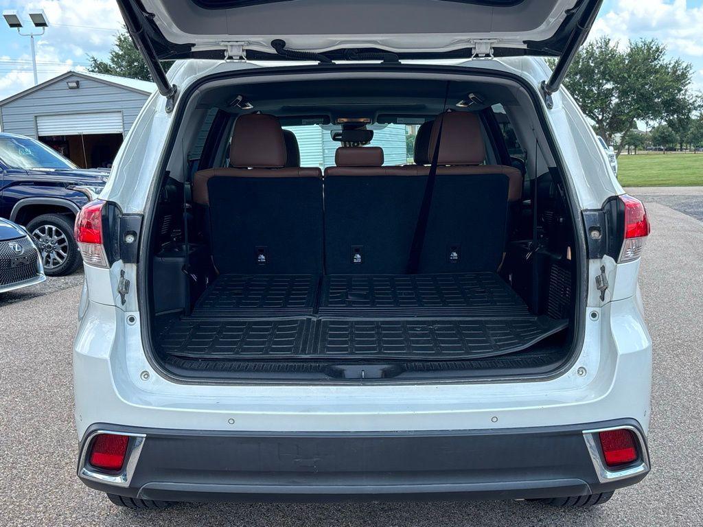 used 2019 Toyota Highlander car, priced at $29,175