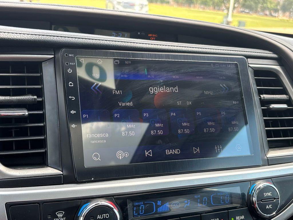 used 2018 Toyota Highlander car, priced at $26,689