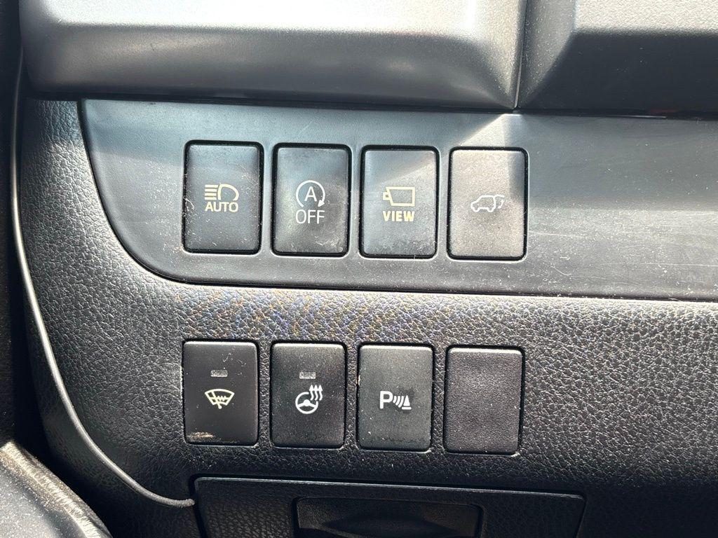 used 2018 Toyota Highlander car, priced at $26,689