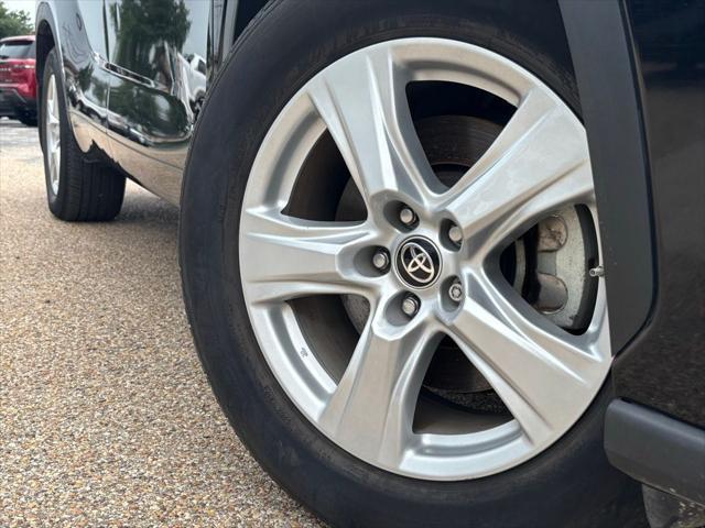 used 2023 Toyota Highlander car, priced at $30,263