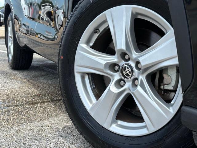 used 2023 Toyota Highlander car, priced at $30,263