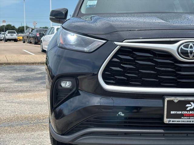 used 2023 Toyota Highlander car, priced at $30,263