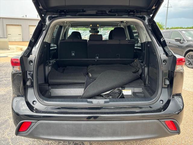 used 2023 Toyota Highlander car, priced at $30,263