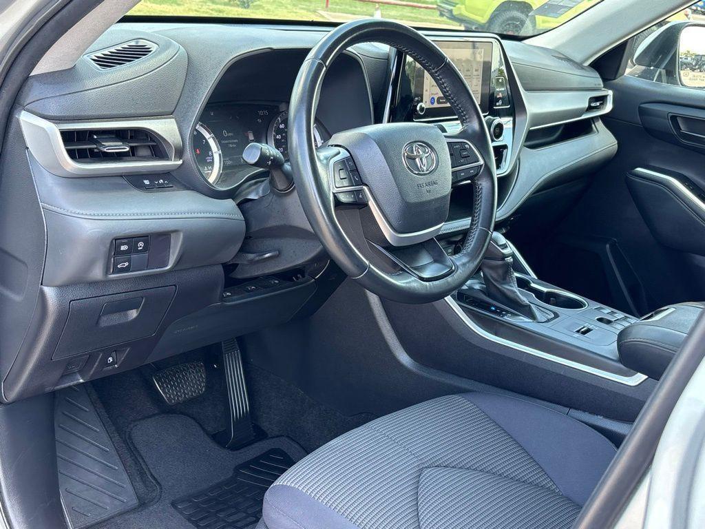 used 2024 Toyota Highlander car, priced at $31,015
