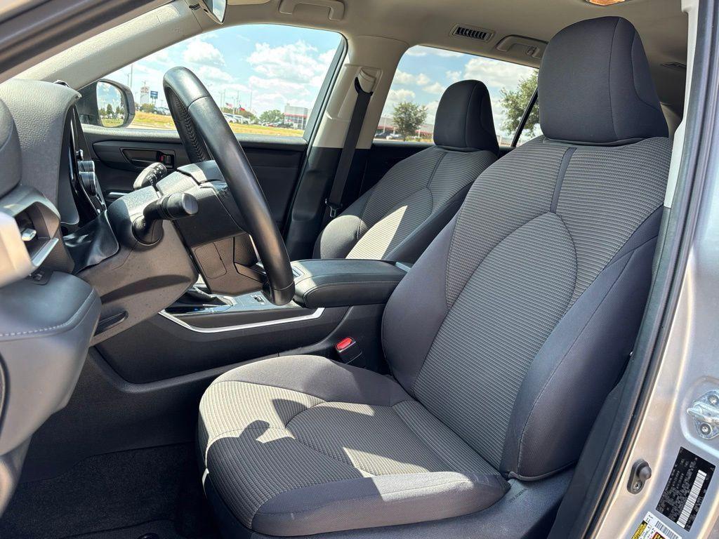 used 2024 Toyota Highlander car, priced at $31,015