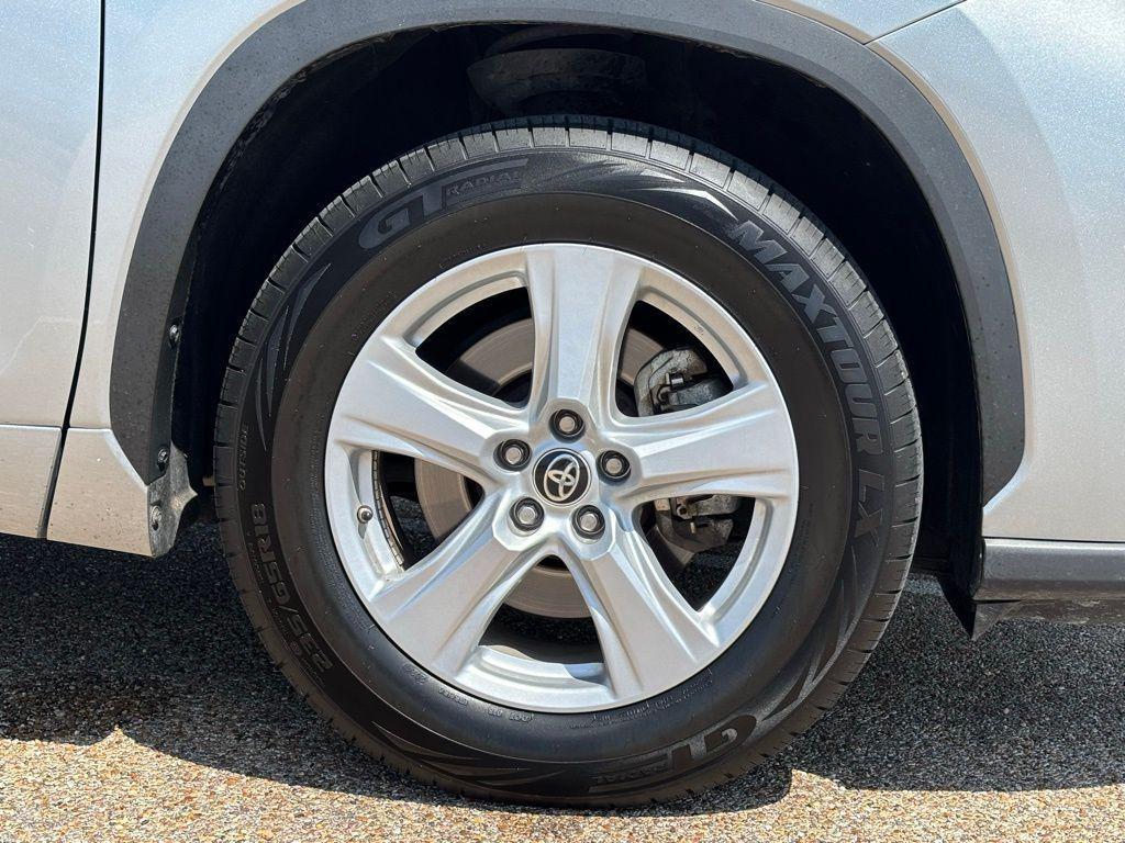 used 2024 Toyota Highlander car, priced at $33,114