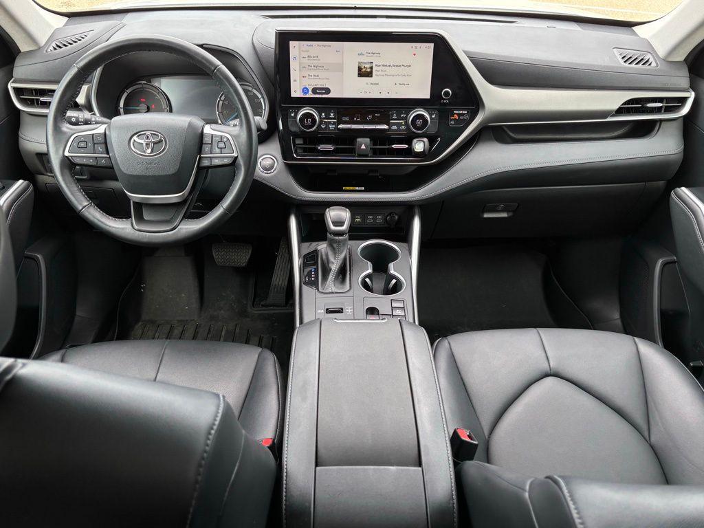 used 2023 Toyota Highlander Hybrid car, priced at $40,991