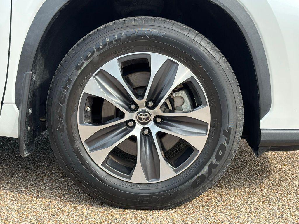 used 2023 Toyota Highlander Hybrid car, priced at $40,991