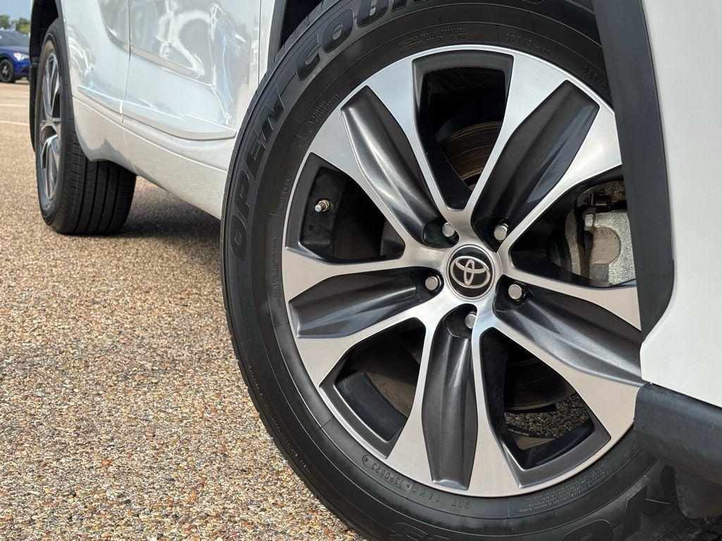 used 2023 Toyota Highlander Hybrid car, priced at $40,991