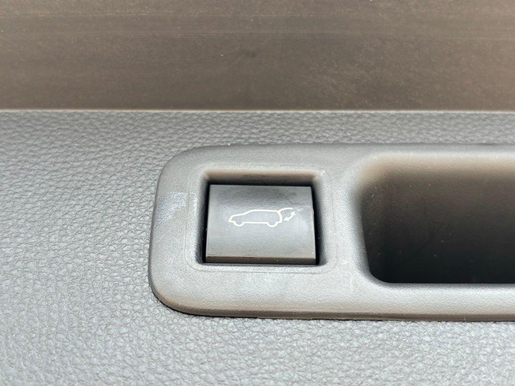 used 2023 Toyota Highlander Hybrid car, priced at $40,991