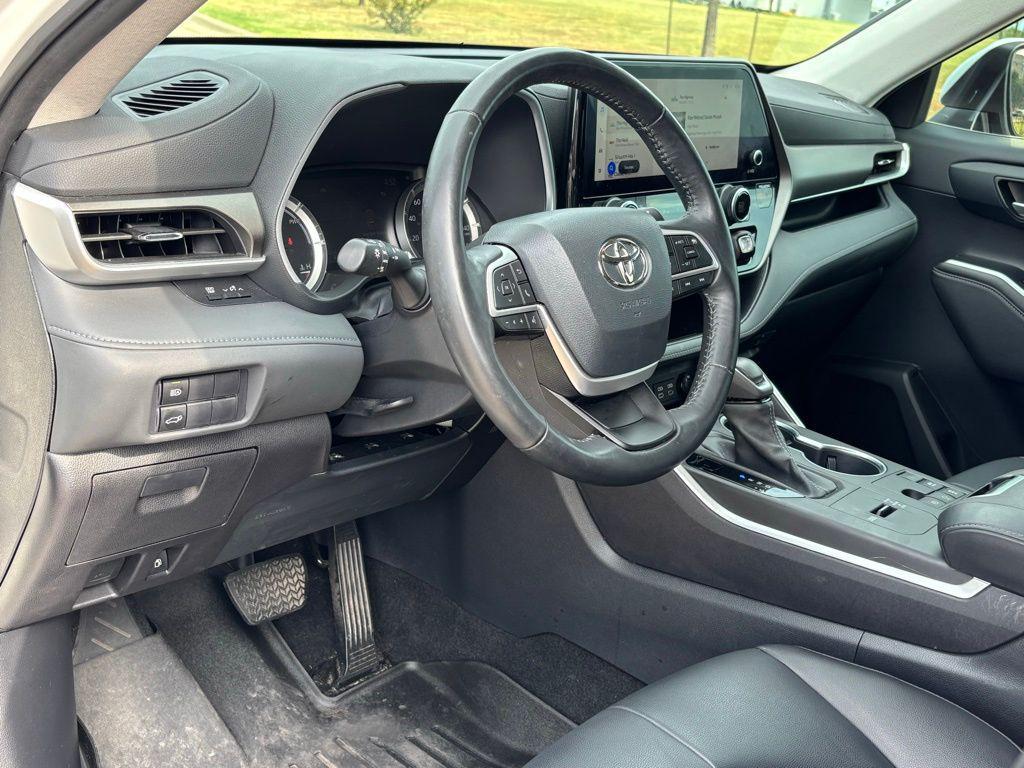 used 2023 Toyota Highlander Hybrid car, priced at $40,991