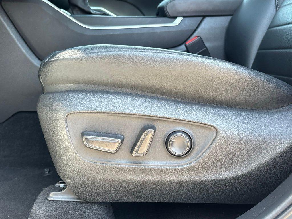used 2024 Toyota Highlander car, priced at $35,871