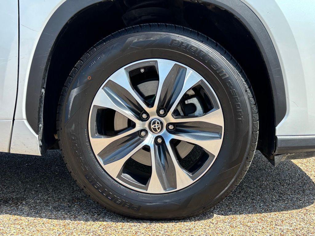 used 2024 Toyota Highlander car, priced at $35,871