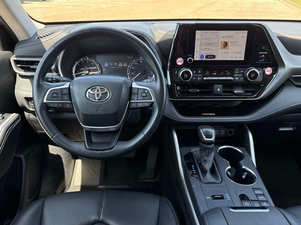 used 2024 Toyota Highlander car, priced at $35,871