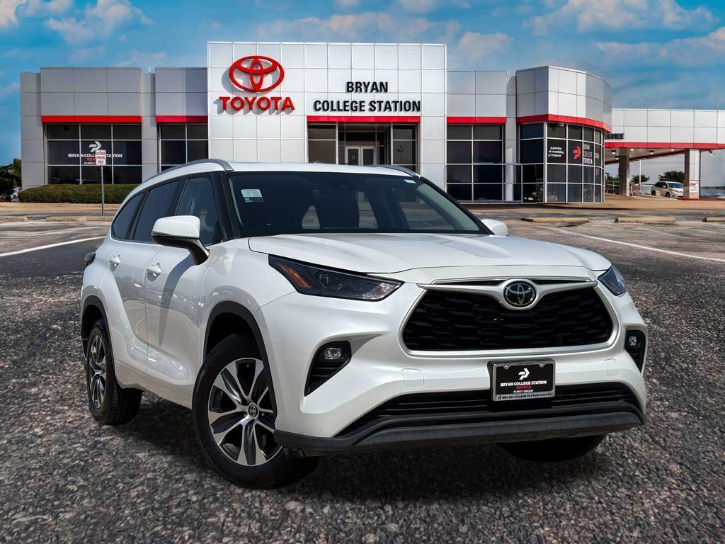 used 2024 Toyota Highlander car, priced at $39,839