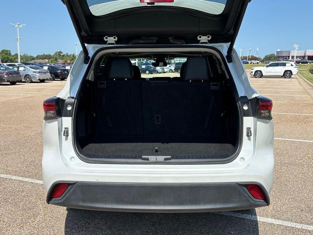 used 2024 Toyota Highlander car, priced at $35,871
