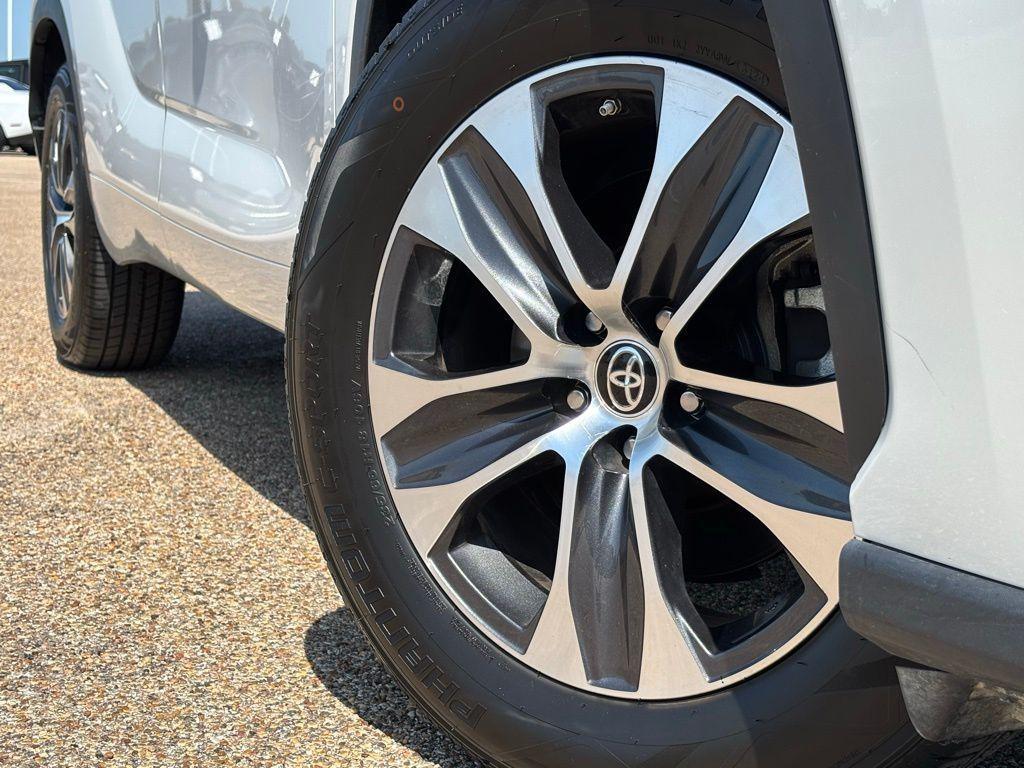 used 2024 Toyota Highlander car, priced at $35,871
