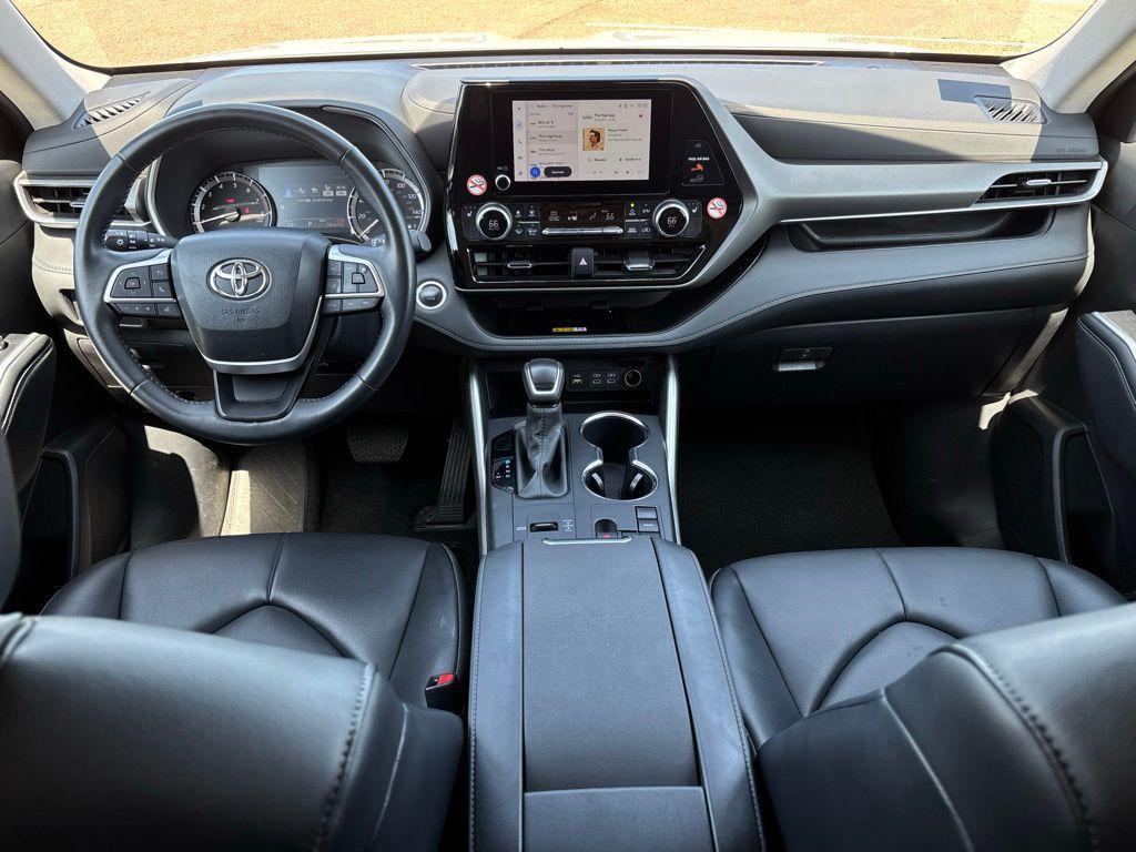 used 2024 Toyota Highlander car, priced at $39,839